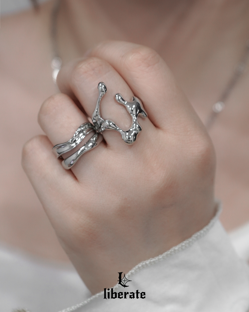 Double Twist Ring