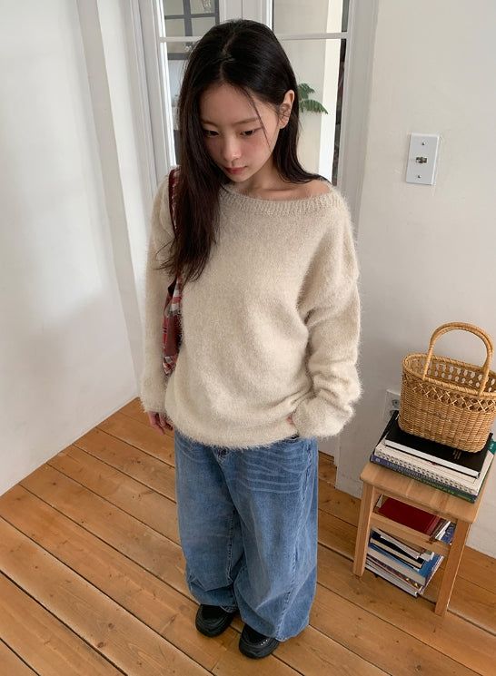 Nayu Hairy Lip Neck Loose Knit
