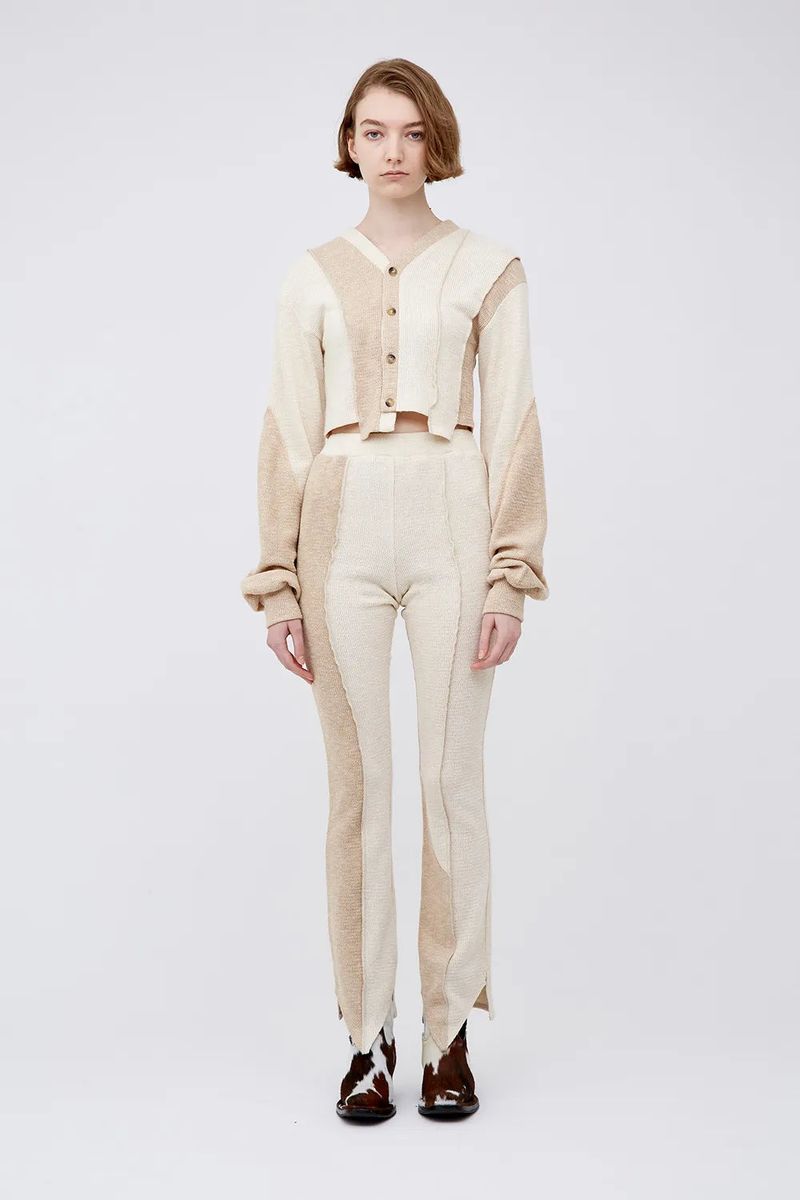 V CUT KNIT PANTS