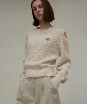 SHOULDER CUT OUT KNIT_BLACK
