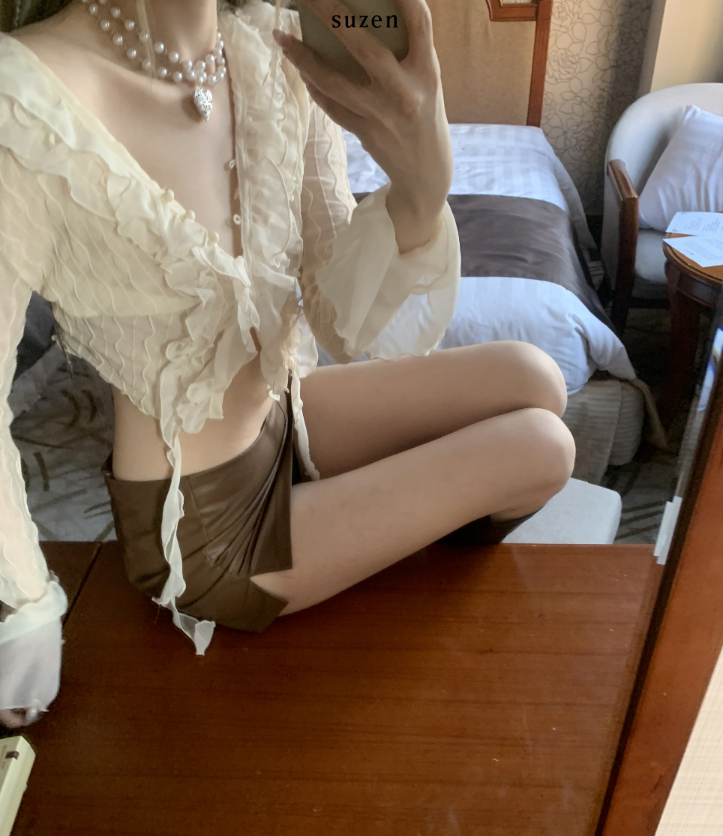 Mayou Shirring Scarf Blouse (ivory)