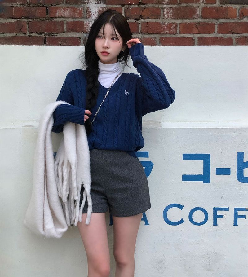 [BELLIDE MADE] Crayon Twisted V-neck Embroidered Cable Knit