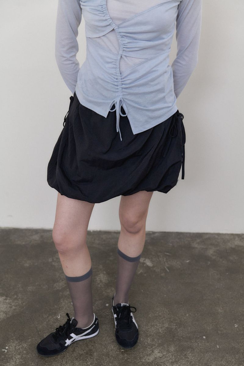 ONHEE（オニ）の「VOLUME NYLON TUCK SKIRT（Skirts）」
