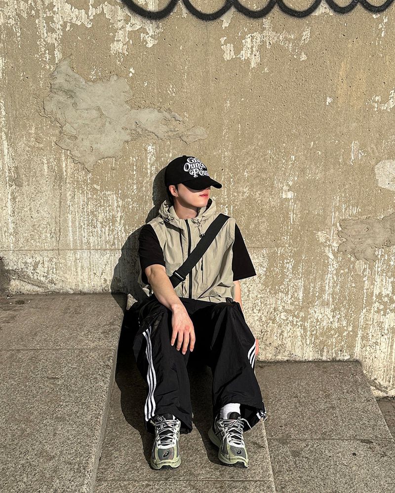 Line Nylon Track Cargo Pants - Black