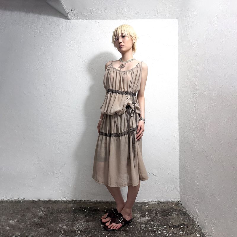 TIED SHIRRING DRESS
