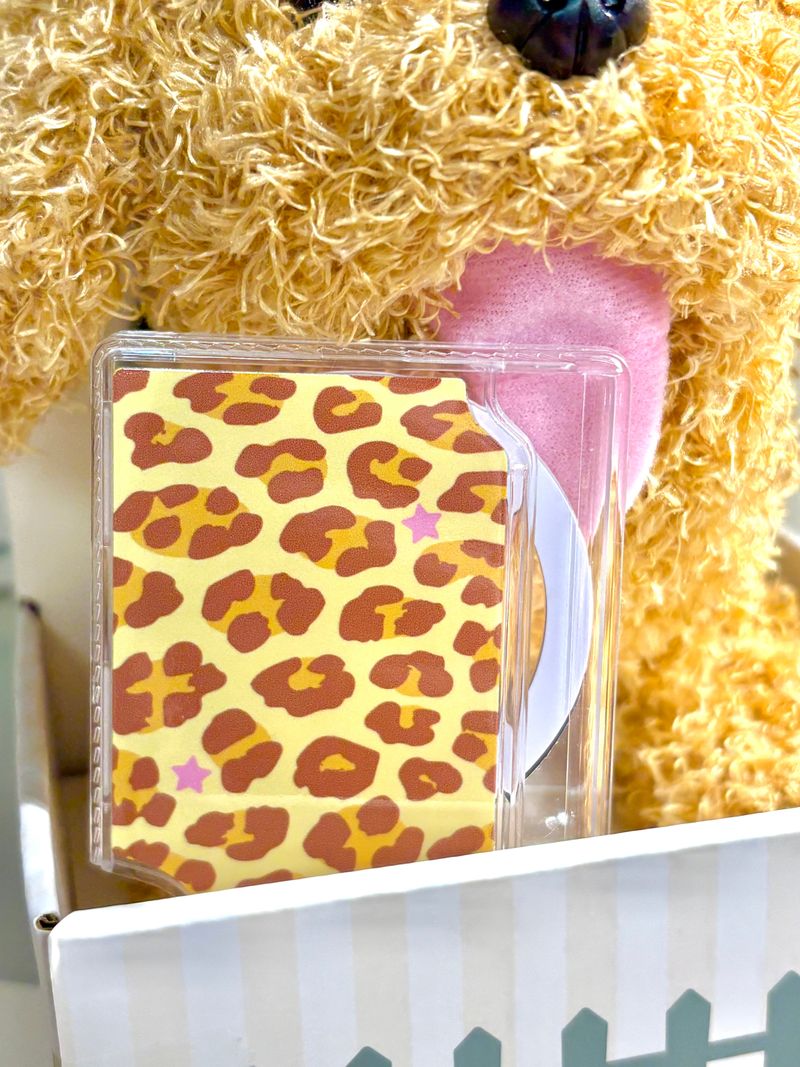 BENEE（ベニー）の「Banana MagSafe Card Wallet（Smartphone Accessories）」