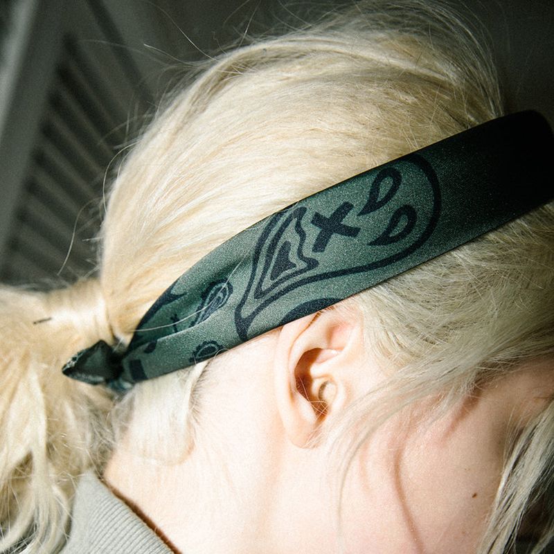 CLUT STUDIO(クラットスタジオ)の「1 2 cat paisley bandana - KHAKI(Smartphone Accessories)」