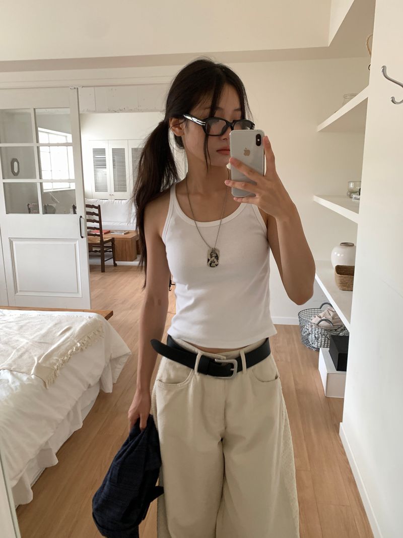 NEEDS SLEEVELESS (4C)