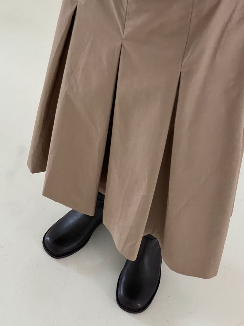 Simple round long boots