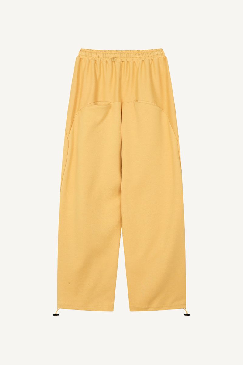 Round curve sweatpants