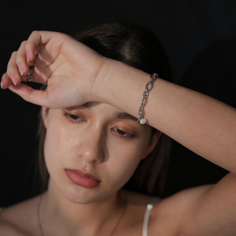 pearl chain brace