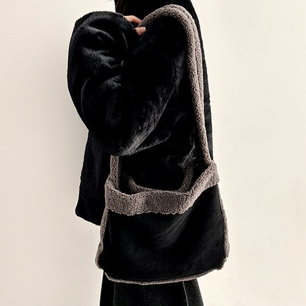 hijjoo（ハイチュー）の「Danmi Mustang Fleece Shoulder Bag（Bags）」