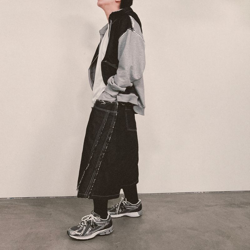 layered deconstructed denim capri shorts_black