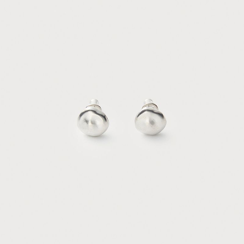 Hollow Pearl Earrings