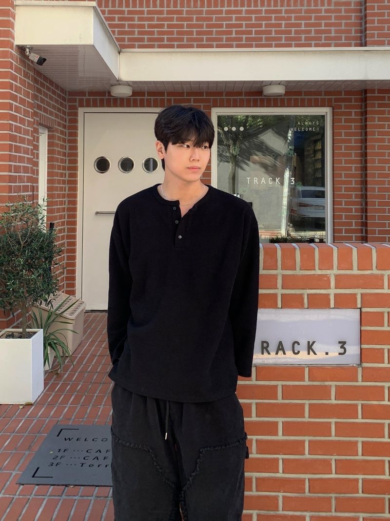 Bean over henley neck knit tee