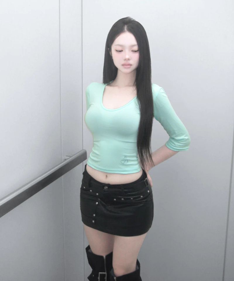 グロス リベット コーテッド ミニ スカート