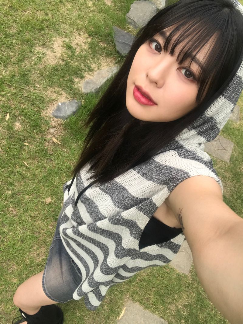 Grunge stripe knit vest