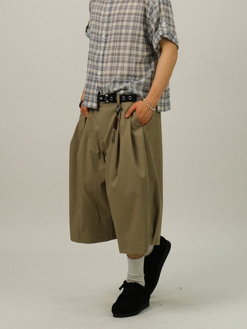 RU Cotton Two-tuck Bermuda Slacks