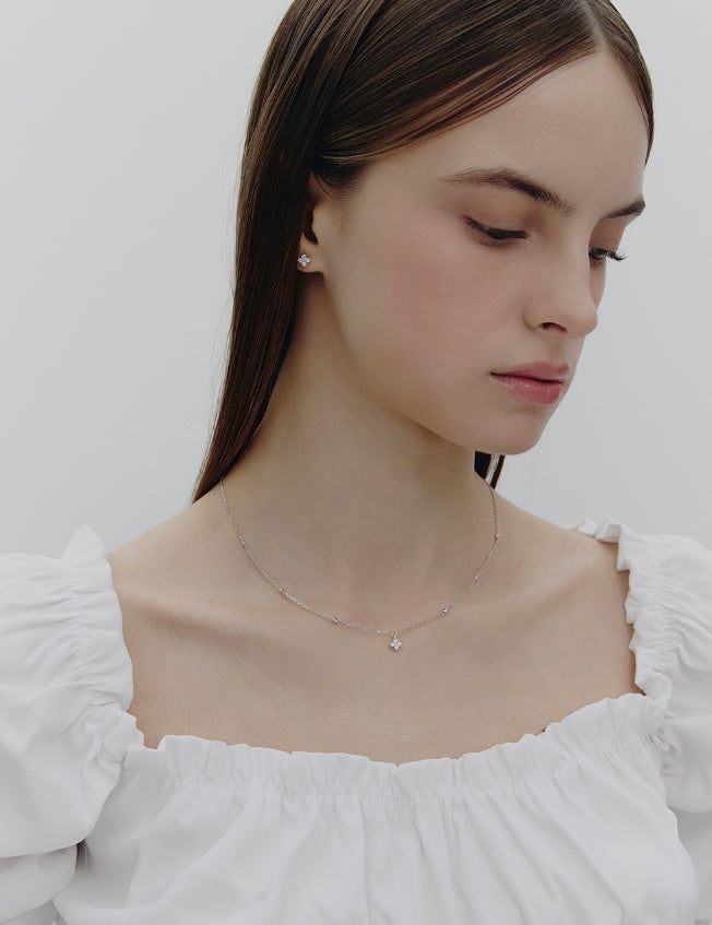 hyeres lor（イエール・ロール）の「26SS★ Essence Silver (W) Moissanite Flower Dainty Necklace（Accessories）」