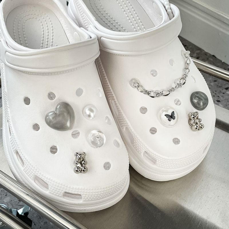 [made]space silver resin shoes charm set 