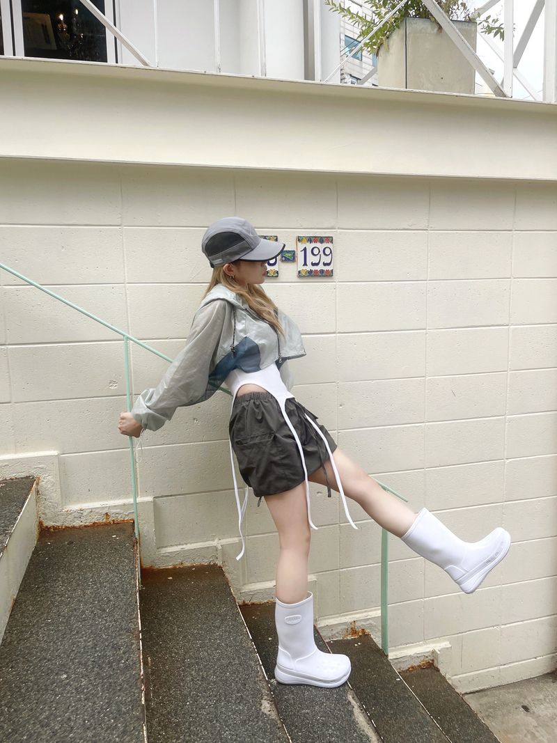 Cropped rain mesh hooded windbreaker