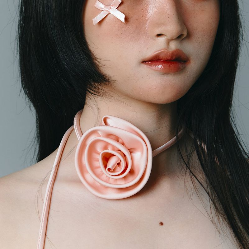 OVT-U（オーブイティーユー）の「Satin Flower Chorker（Accessories）」