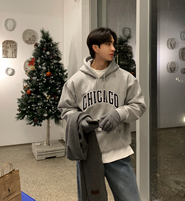 LOOKPLE（ルックプル）の「 Liu Yang Kimo Chicago Embroidery Overfit Hoodie（Tops）」