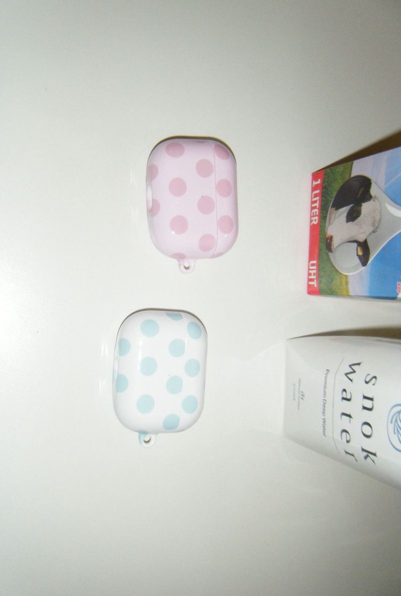 blue dot pattern airpod case