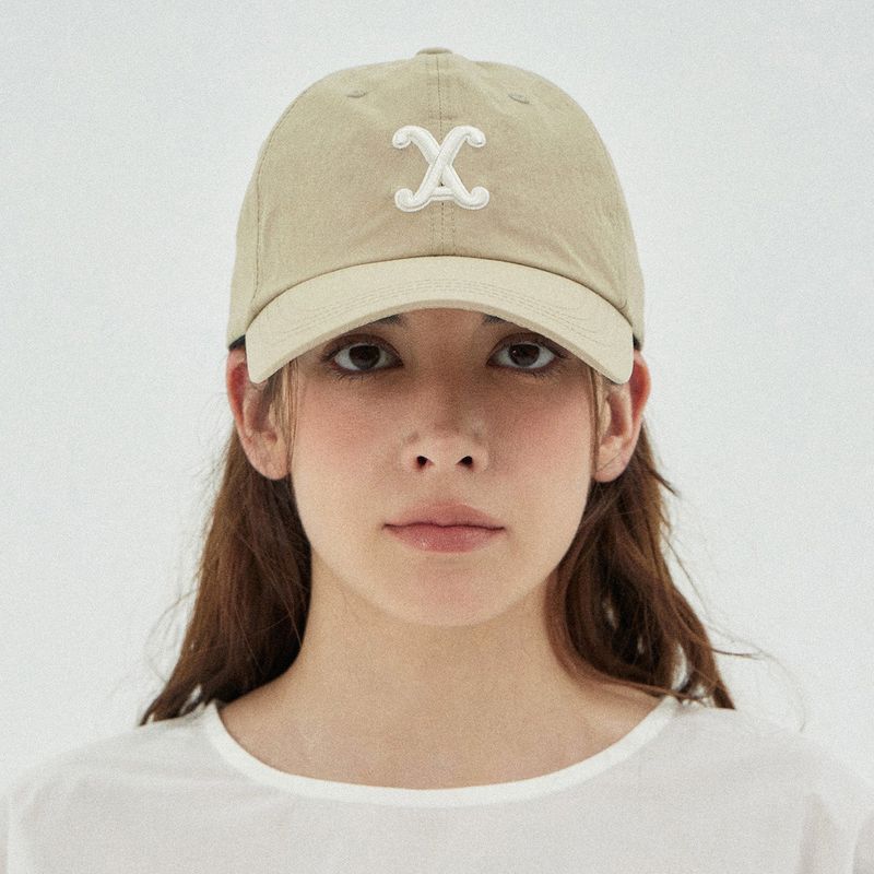 VARZAR（バザール）の「VA カーブロゴナイロンボールキャップ    / Lightbeige（帽子）」