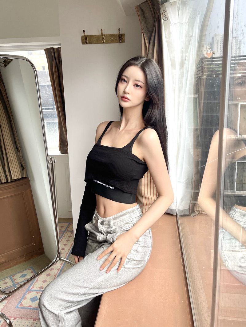 1008. One sleeve off crop T (2color)