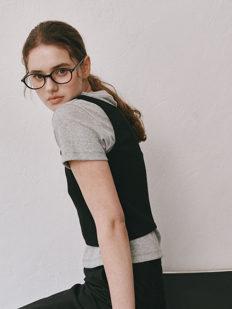 Round sleeveless (Black)