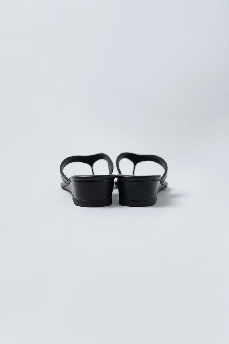 Simple flip-flop_black