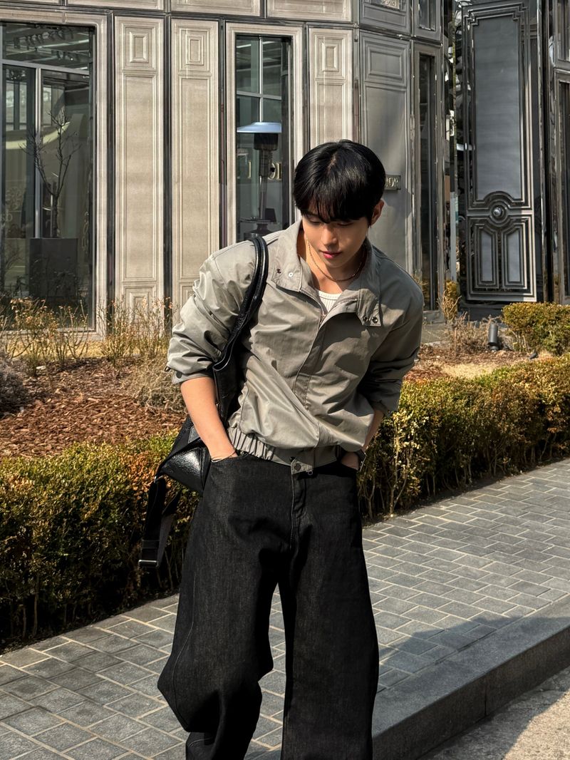 Dart shoulder blouson
