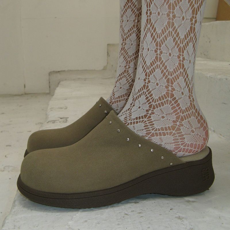 Daze 0046. Studded Clogs - 2colors