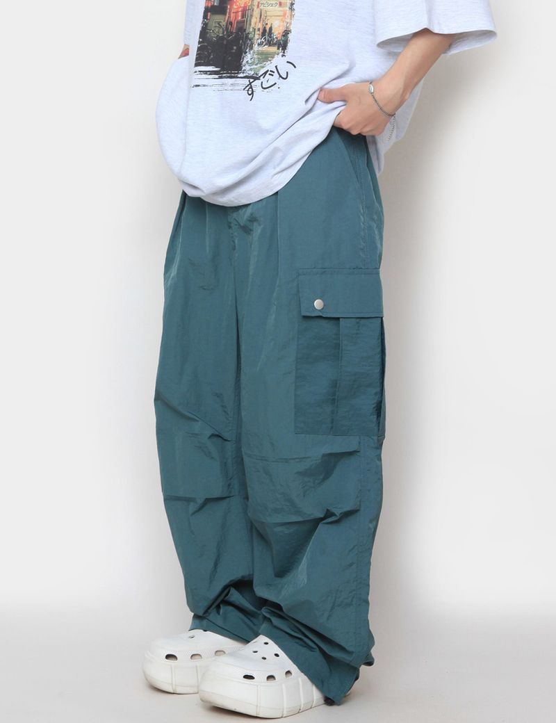 nutellike(ヌテールライク)の「Snap Wide Cargo Pants(Pants)」