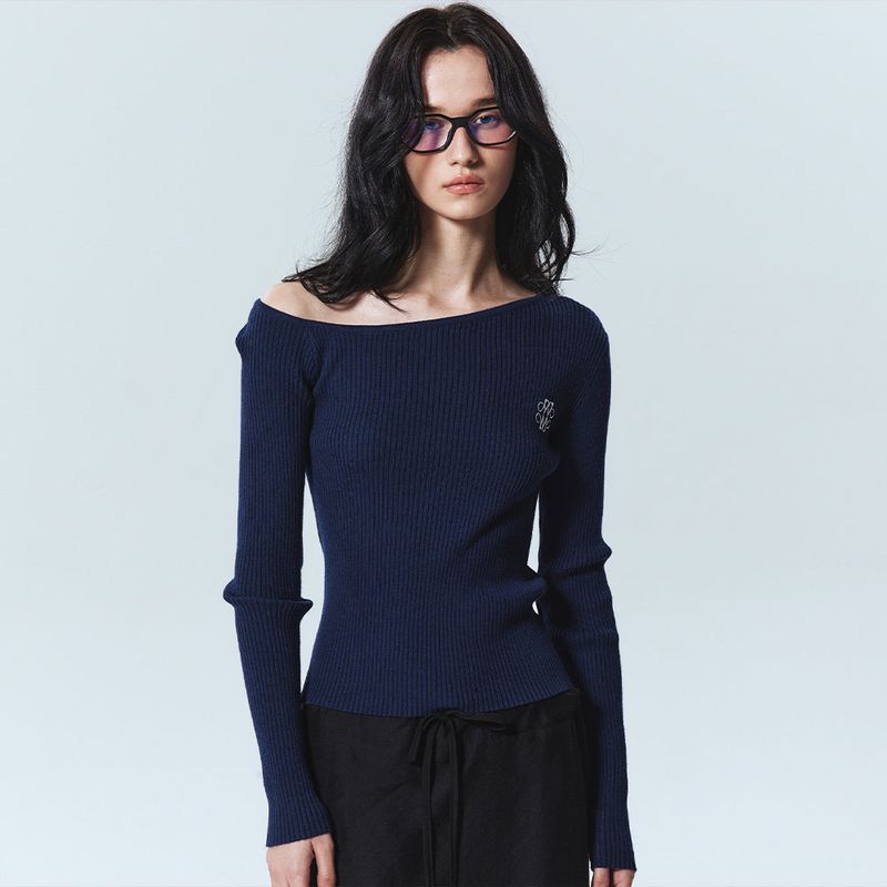 NICK&NICOLE(ニック&ニコール)の「DRAPE OFF SHOULDER KNIT_NAVY(Tops)」