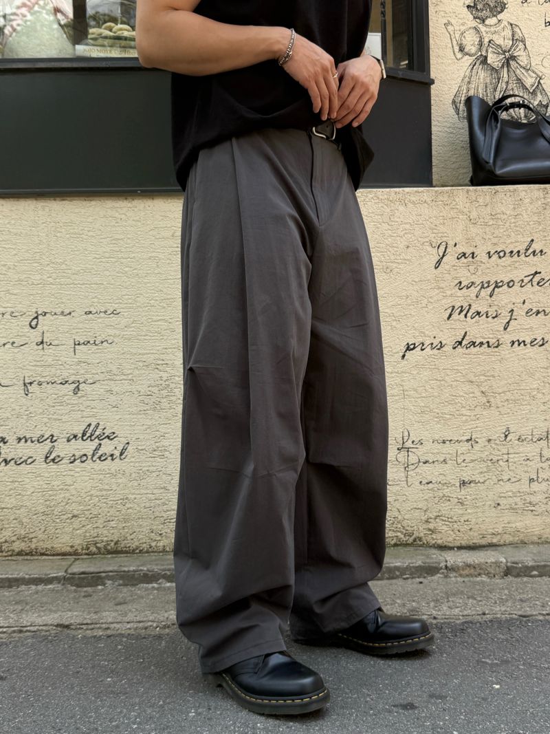Unbalanced pintuck cotton pants