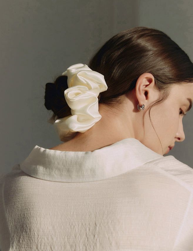 26SS★ Plump Twist Satin Scrunchie