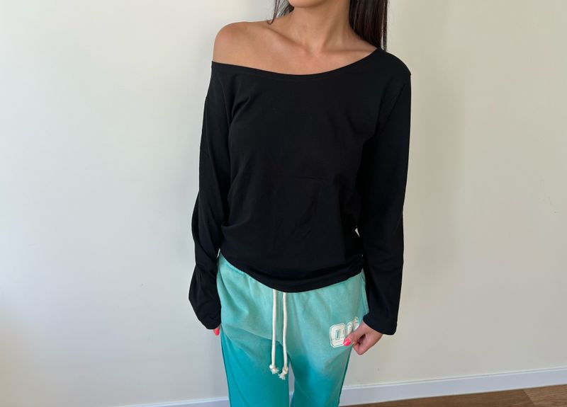 loose off shoulder tee