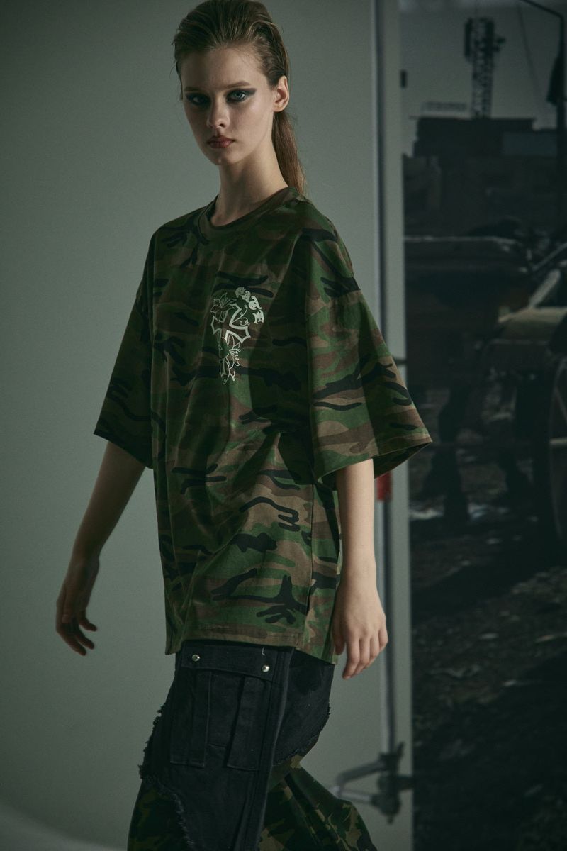 WASHING CROSS T-SHIRT