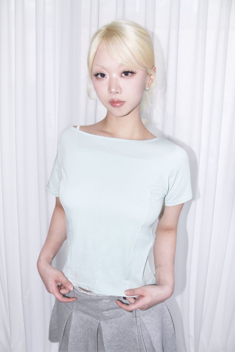 aoyu（アオユ）の「ワンショルダーシームディテール半袖Tシャツ（トップス）」