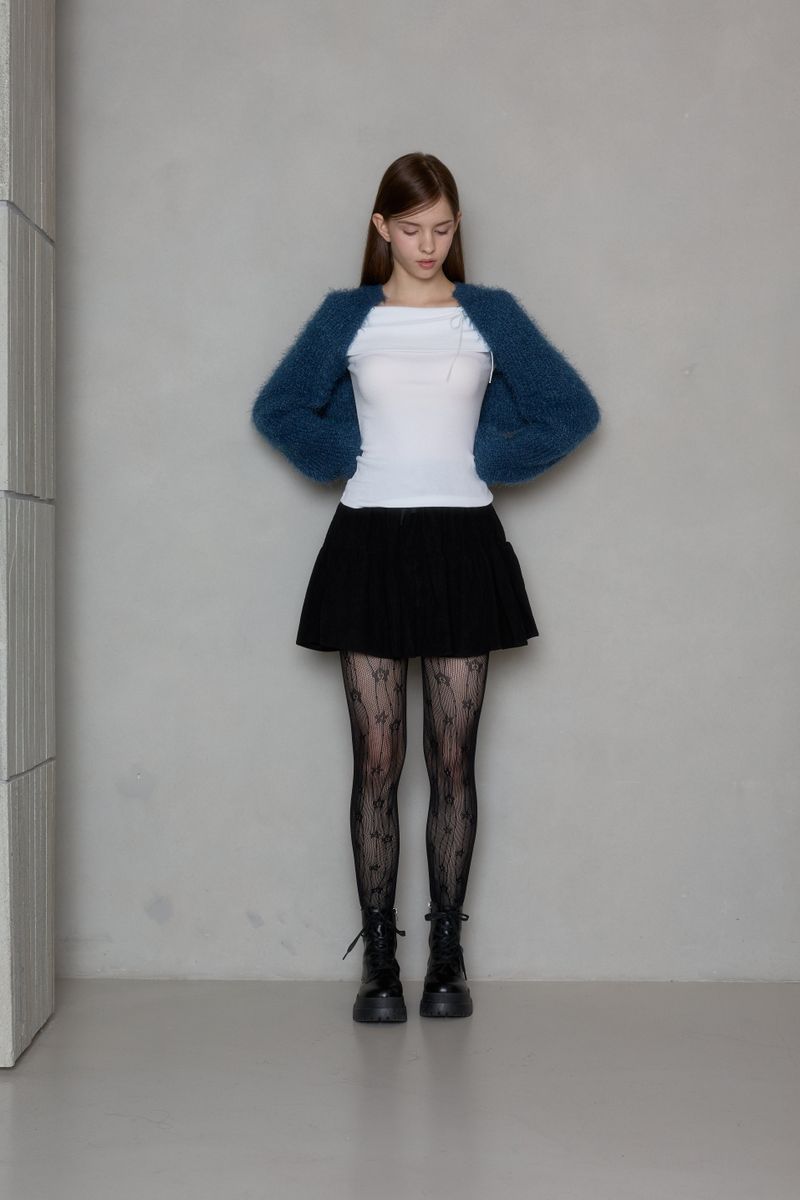 EDGE OFF-SHOULDER T-SHIRT