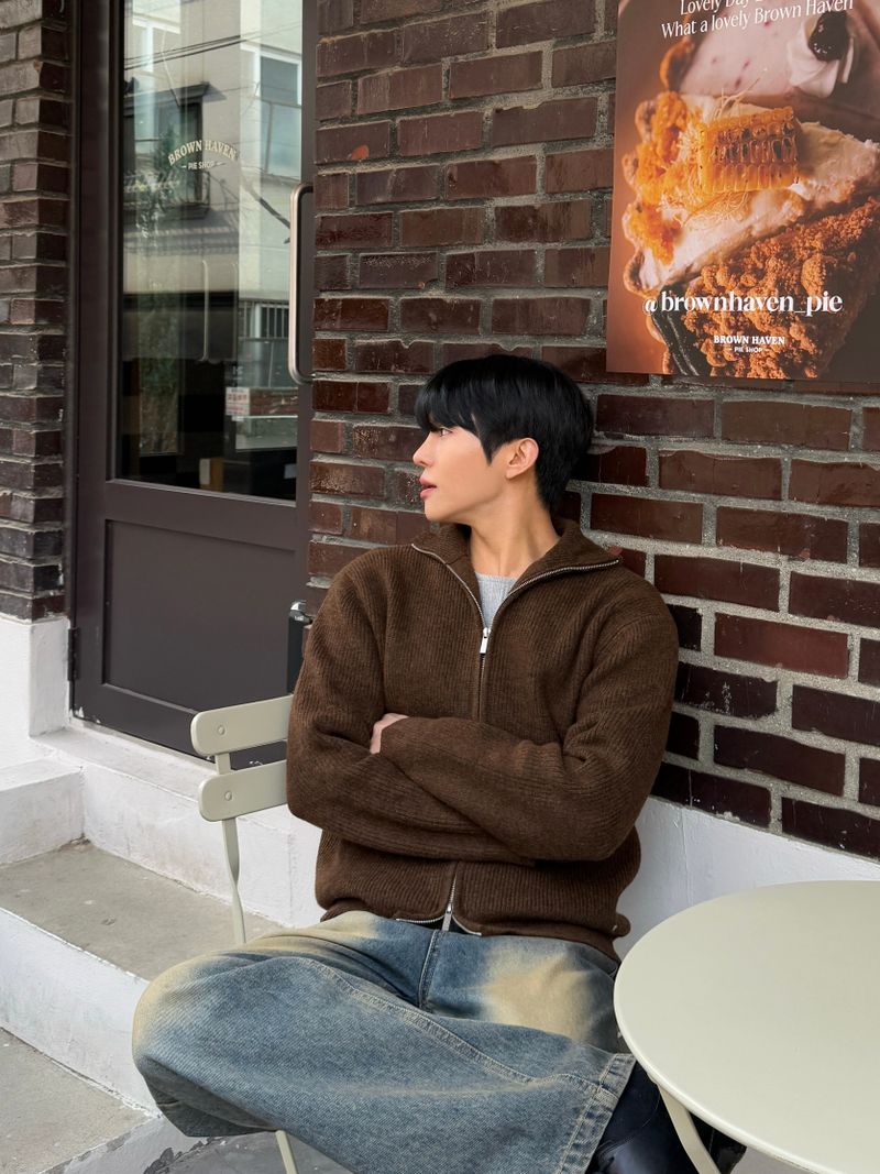 Lip u-neck long sleeve tee