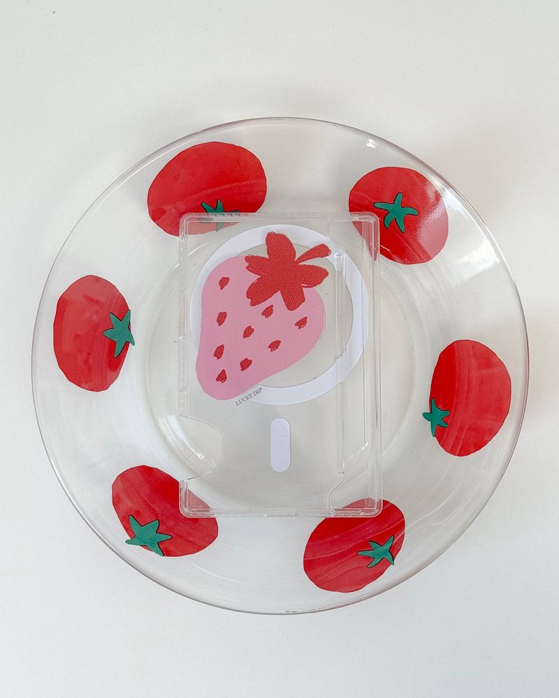 LUCKYDIP(ラッキーディップ)の「strawberry magsafe clear card pocket(Smartphone Accessories)」