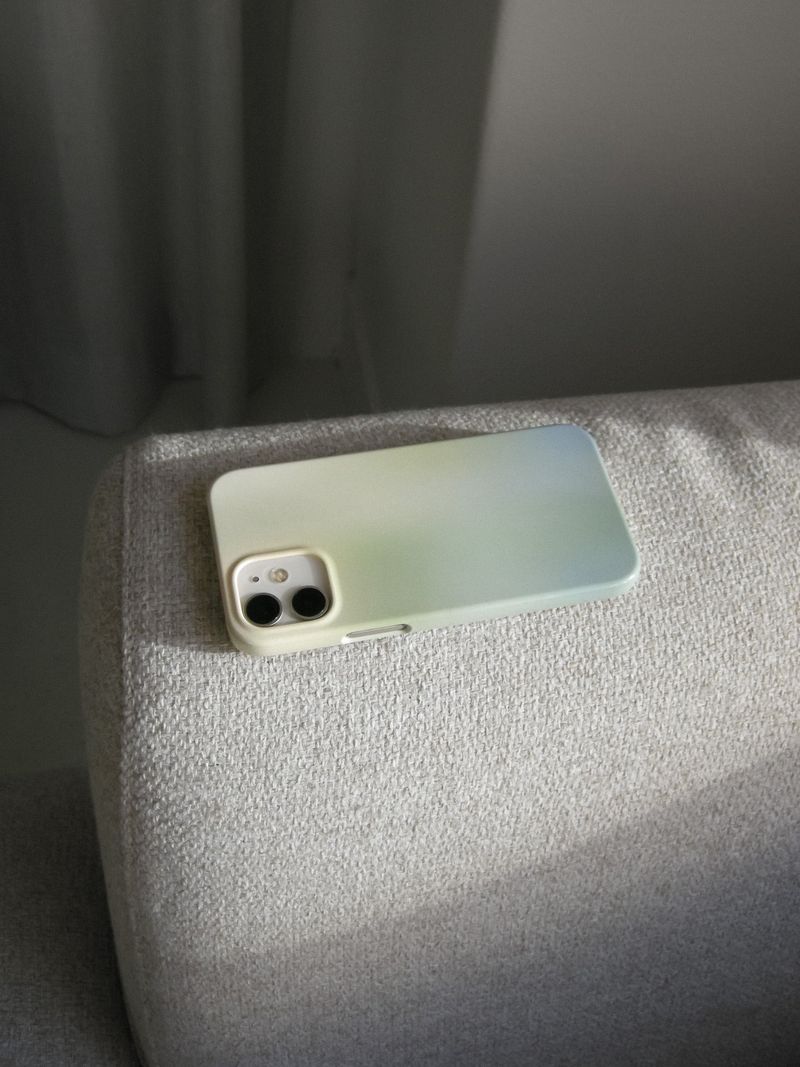 Fuzzy (glossy hard case)