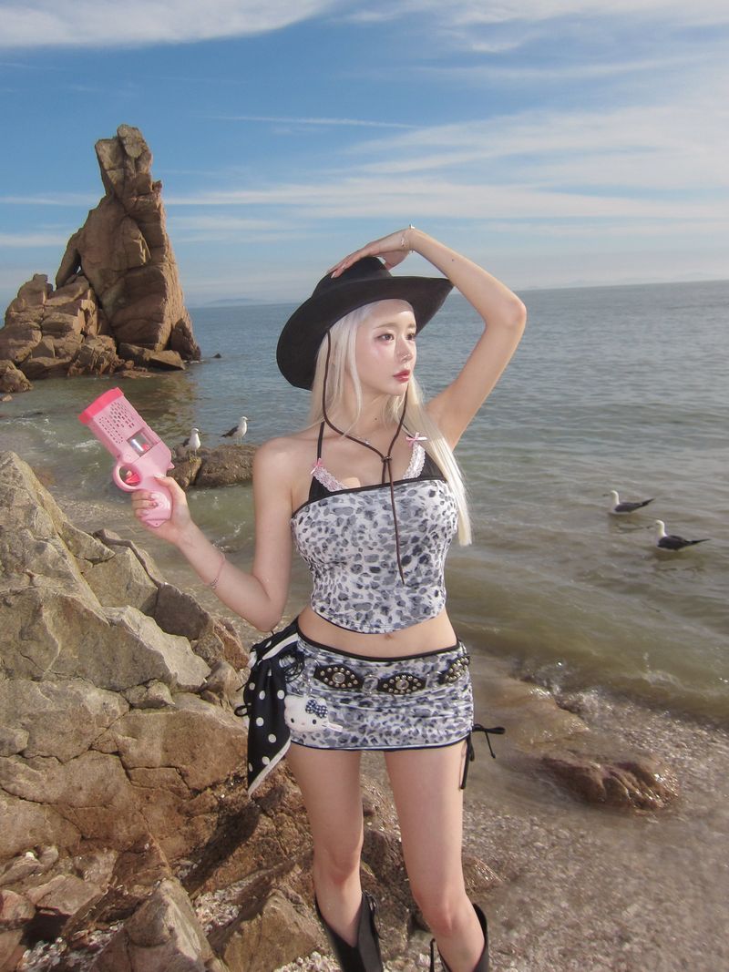 Roseanne（ロザンヌ）の「REVERSIBLE TUBE TOP (NOIR BLACK/LEOPARD)（Swimwear）」