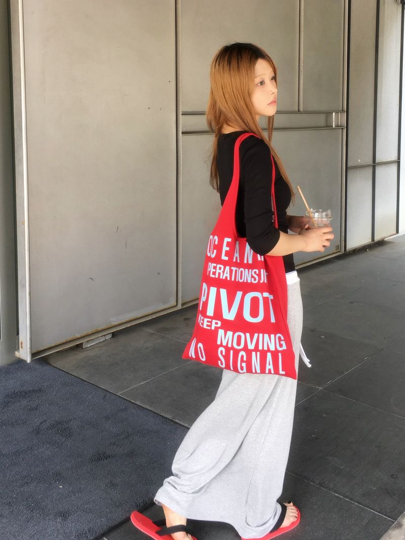 Keep Moving One-Cut Shoulder Bag (3c)
