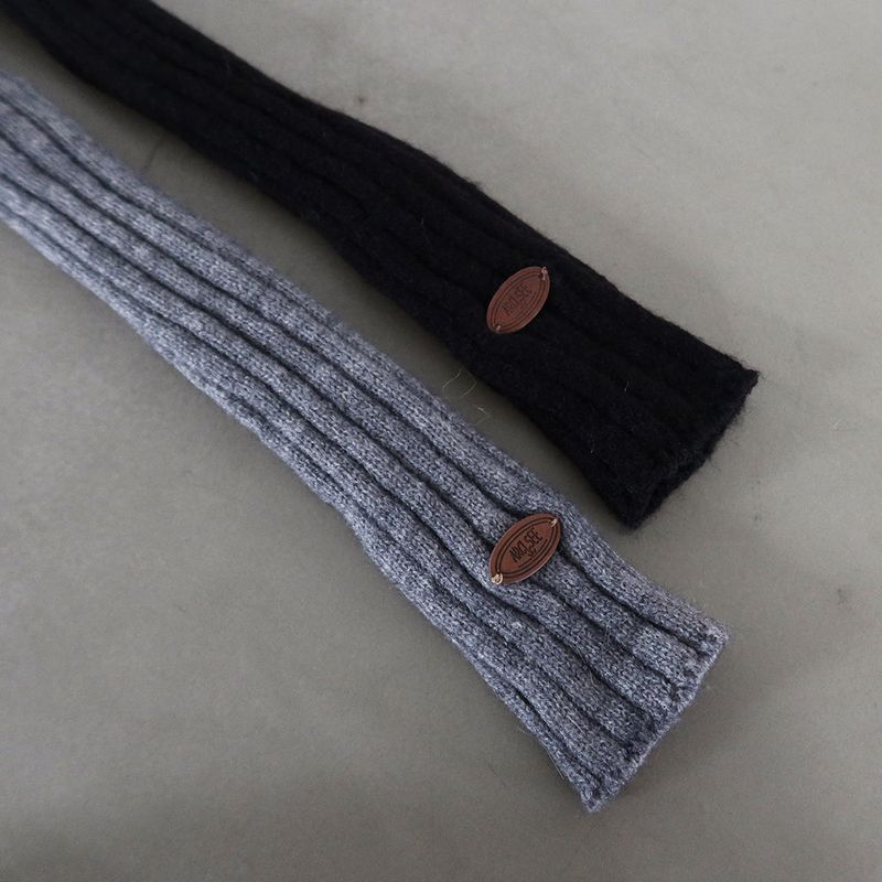 V-neck knit patch long muffler