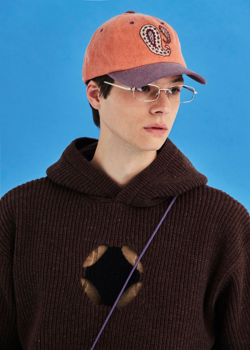 HOLE ARGYLE KNIT HOODIE / BROWN
