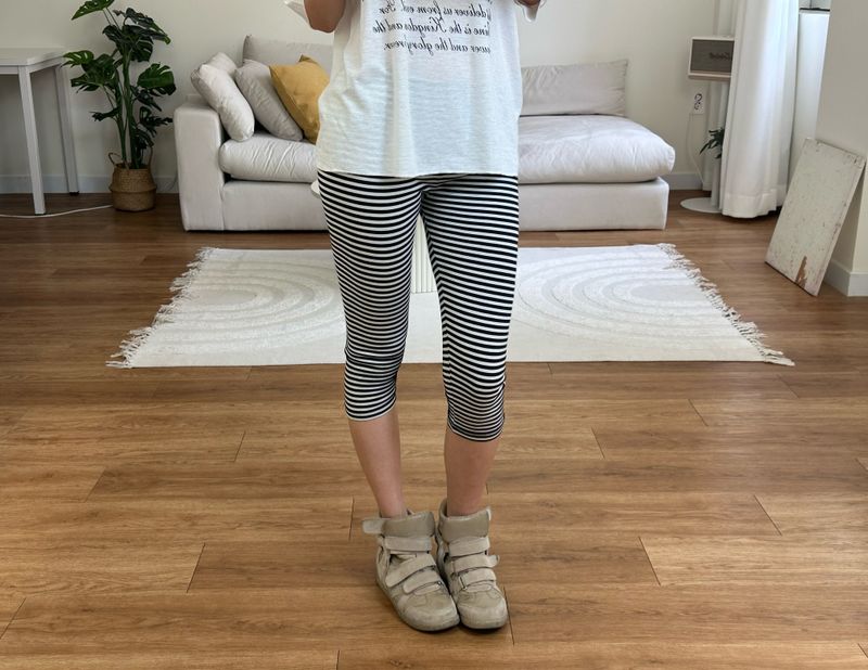 stripe capri leggings